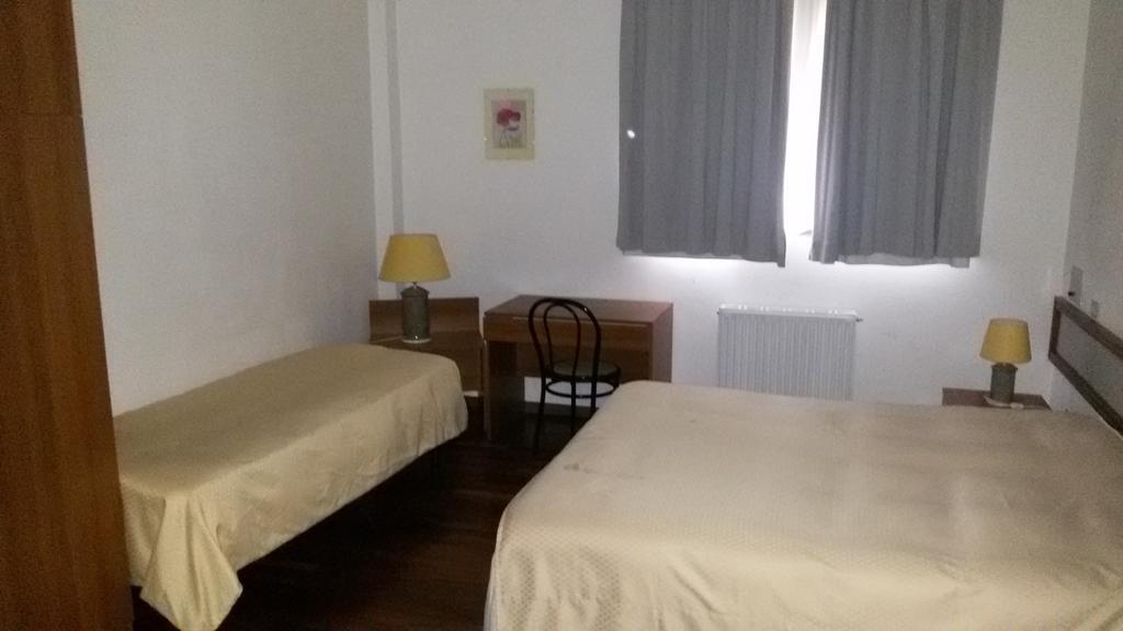 Hotel Cristallo Assergi Quarto foto