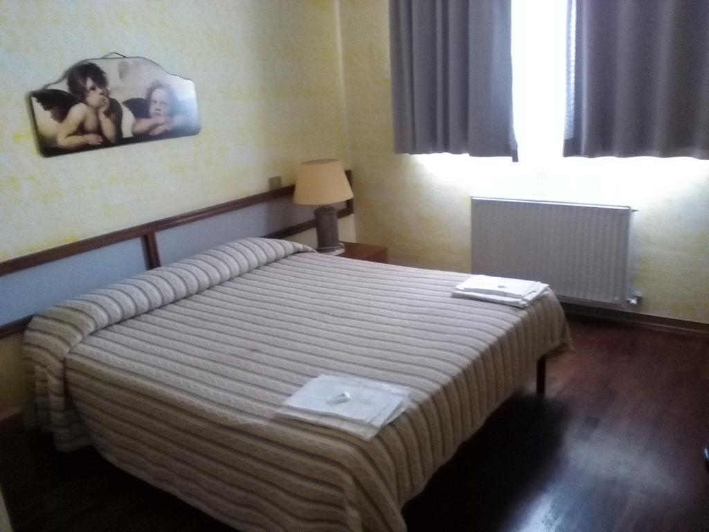Hotel Cristallo Assergi Quarto foto